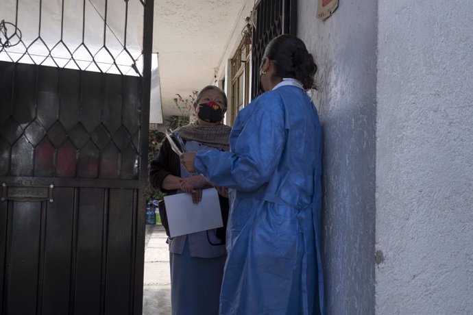 18 February 2021, Mexico, Mexico City: City medical workers come to a residence to administer the AstraZeneca vaccine to elderly residents who do not have the opportunity to visit the vaccination centres. Photo: Jacky Muniello/dpa