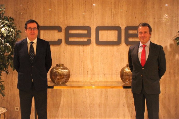 El presidente de la CEOE, Antonio Garamendi, y el director general y consejero delegado de Ibermática, Juan Ignacio Sanz.
