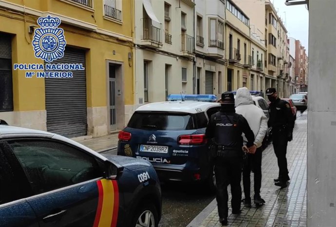 Nota De Prensa: "La Policía Nacional Ha Detenido A Cuatro Personas Tras Realizar Un "Vuelco" Que Acabó En Una Agresión Con Una Katana"