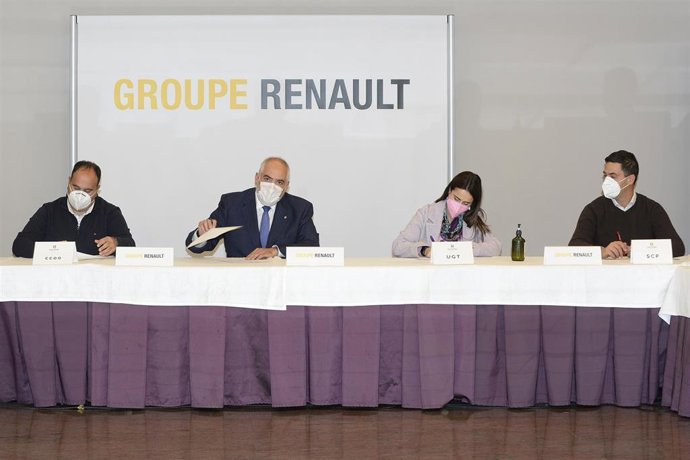 Archivo - De Izquierda A Derechal, Jesús Francisco Arranz (RENAULT), Ruben Gonzalez (CCOO), José Antonio Rodríguez (RENAULT), Laura Del Ser (UGT) Y Daniel Parra (SCP).