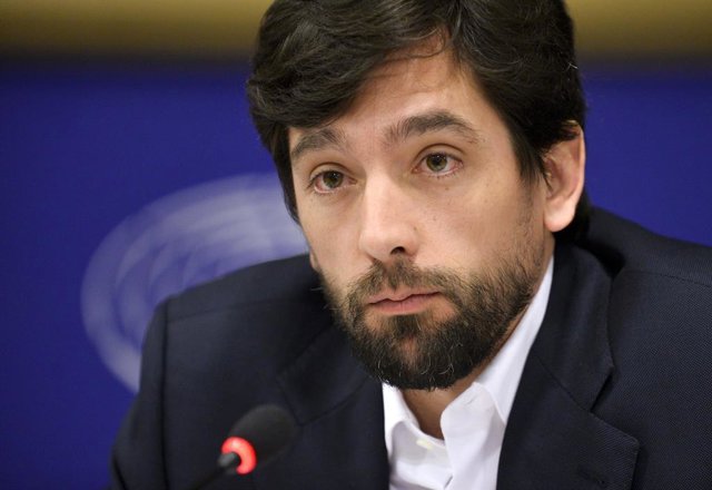 Archivo - Arxiu - El president de la Comissió d'Afers Jurídics del Parlament Europeu, Adrián Vázquez.