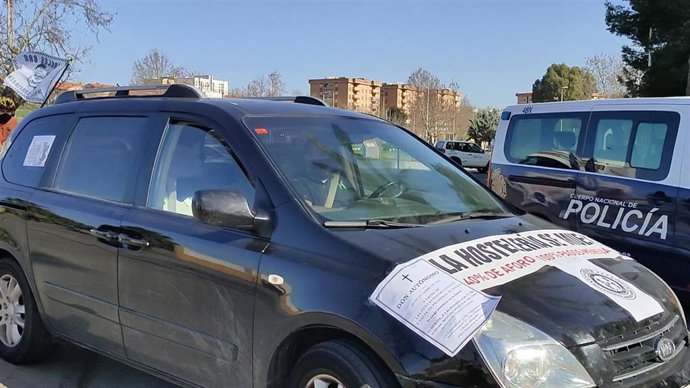 Uno de los manifestantes en la caravana de vehículos en Mérida.