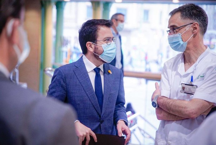 El vicepresidente de la Generalitat en funciones, Pere Aragons, durante su visita al Hospital Clínic de Barcelona