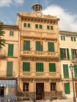 Archivo - Fachada del Ayuntamiento de Llucmajor