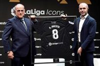 Iniesta: "Pedri disfruta y tiene un grandísimo futuro en el Barça"