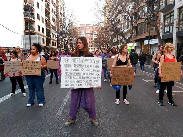 Archivo - Arxiu - Participants en la manfestació del 8-M 