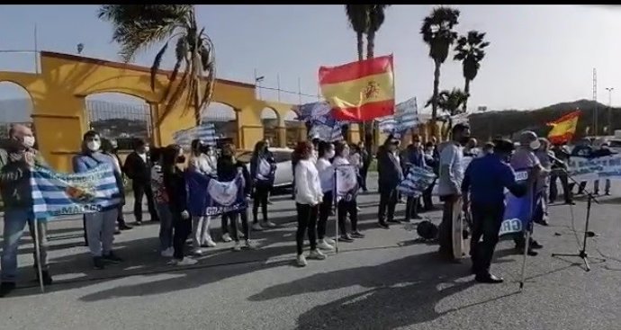 Productores del sector primario en Motril (Granada) antes de iniciar la caravana de protesta