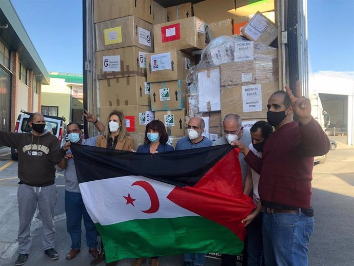 Envío de 160 paquetes solidarios a menores saharauis con material de primera necesidad en el marco del programa 'Vacaciones en paz' .
