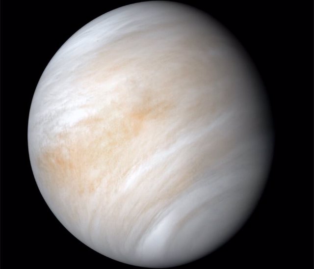 La Nave Espacial Mariner 10 De La NASA Capturó Esta Imagen De Venus, Que Ha Sido Mejorada Para Mostrar Las Nubes De Ácido Sulfúrico Del Planeta Con Mayor Detalle.