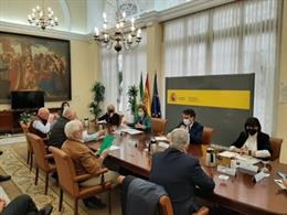 Reunión del secretario general de Agricultura y Alimentación, Fernando Miranda, y la delegada del Gobierno en Andalucía, Sandra García, con los representantes de las organizaciones agrarias y las cooperativas en Andalucía.