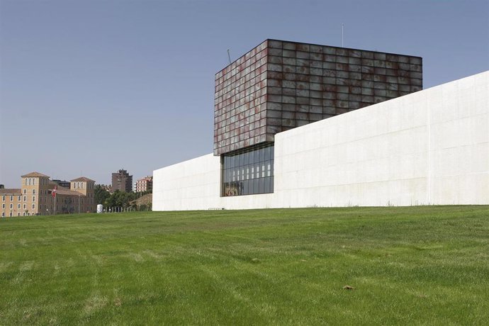 Archivo - Vista exterior de la sede de las Cortes de Castilla y León