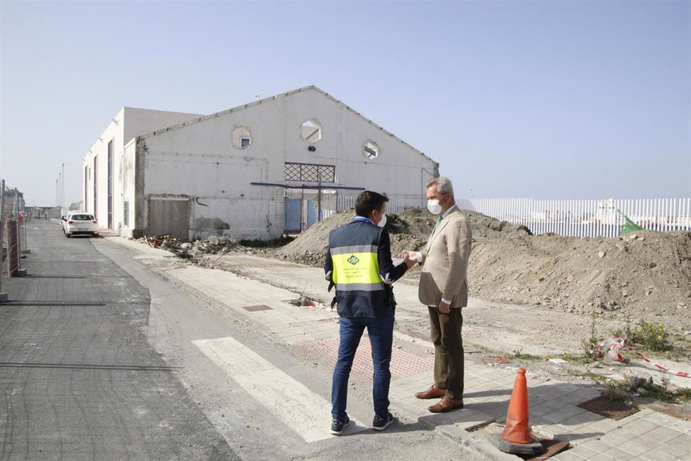 El presidente del Puerto de Motril (Granada) visita con técnicos la zona donde se va a actuar