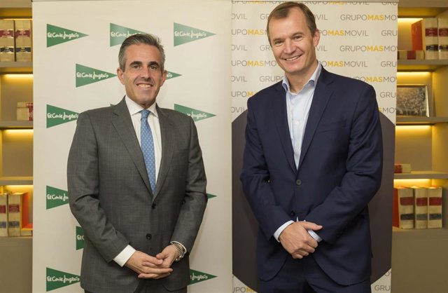 Archivo - El consejero delegado de El Corte Inglés, Víctor del Pozo, y el consejero delegado de Grupo MásMóvil, Meinrad Spenger, en la firma de su acuerdo estratégico el pasado mes de noviembre