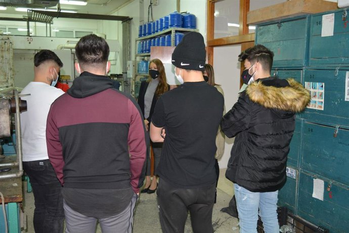 Curso de auxiliar de fontanería en el Centro Fijo de Cartuja de Formación Profesional para el Empleo (FPE)