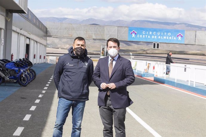 El diputado provincial de Presidencia, Lucha contra la Despoblación y Turismo, Fernando Giménez , visita el Circuito Costa de Almería en Tabernas