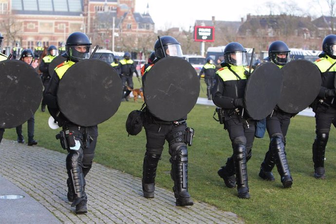 Policía de Países Bajos en Ámsterdam. 