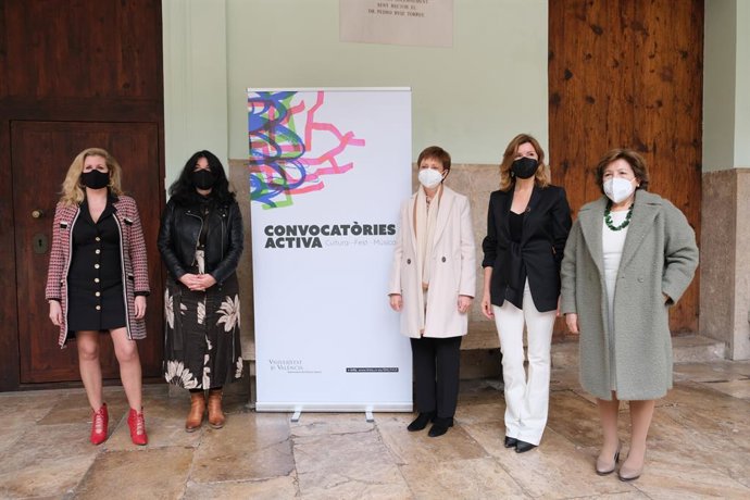 Presentación del programa 'Activa' de la Universitat de Valncia con tres convocatorias de ayudas para impulsar actividades relacionadas con todas las artes, los grupos musicales y los festivales.