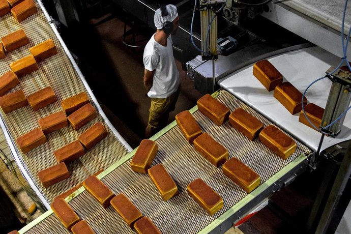 Archivo - Vicky Foods planta de producción de pan