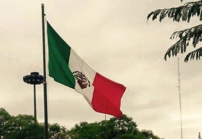 Archivo - Bandera de México.
