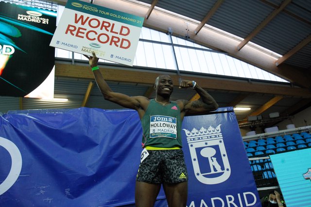 Grant Holloway bate el récord del mundo de 60m vallas en Madrid
