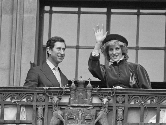 PRÍNCIPE CARLOS Y LADY DI