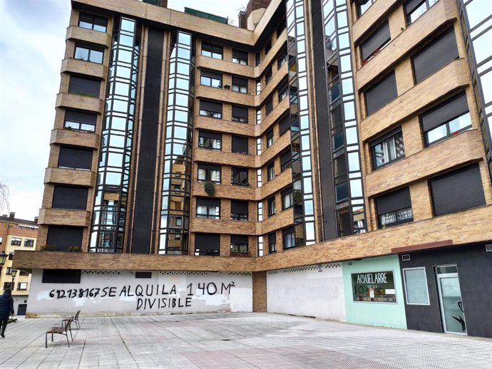 Pisos en Oviedo. Recursos de compraventa y alquiler de viviendas de segunda mano en la Plaza Ángel González.