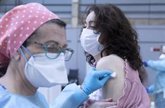 Foto: Darias rechaza una "bajada de ritmo" en la vacunación y aprueba que se realice en grandes espacios