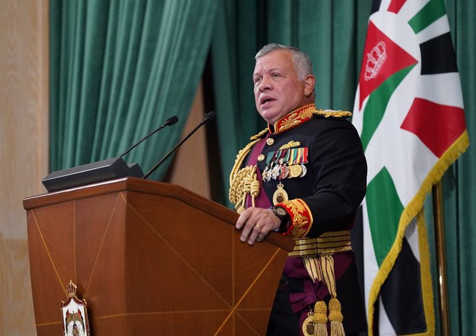 Archivo - 10 December 2020, Jordan, Amman: Jordanian King Abdullah II delivers a speech during the inauguration of the 19th Parliament's non-ordinary session. Photo: -/petra/dpa
