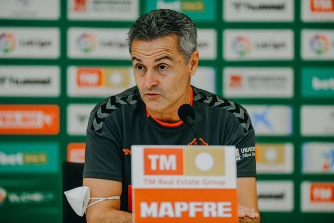 El entrenador del Elche, Fran Escribá, en rueda de prensa