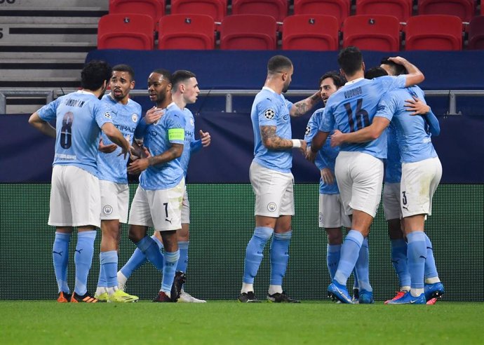 Los jugadores del Manchester City celebran el 0-1 de Bernardo Silva ante el Borussia Moenchengladbach en la ida de octavos de la Liga de Campeones 2020-2021