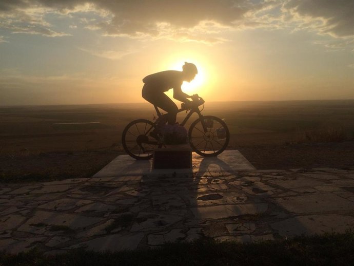 Monolito en homenaje a Jesús Negro de Paz en Urueña.
