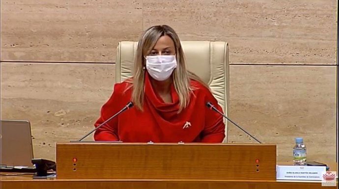 La presidenta de la Asamblea de Extremadura, Blanca Martín, en el pleno de la Asamblea en el que se ha referido al 38 aniversario de la aprobación del Estatuto de Autonomía de la comunidad