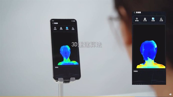 Reconocimiento facial de ZTE en un móvil con cámara bajo la pantalla.