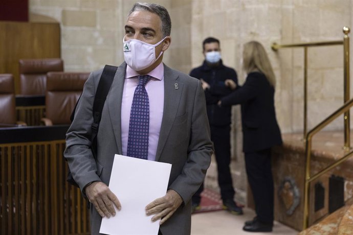 Archivo - El consejero de la Presidencia, Administración Pública e Interior, Elías Bendodo, al inicio de un Pleno extraordinario en el Parlamento andaluz. En Sevilla (Andalucía, España), a 21 de enero de 2021.