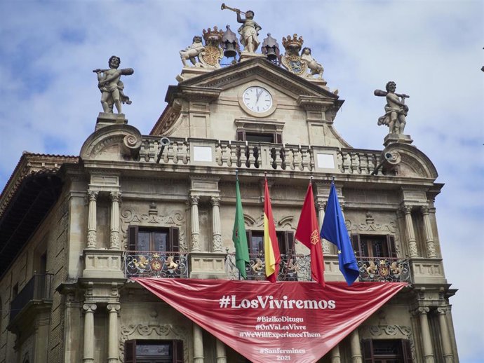 Archivo - Fachada del Ayuntamiento de Pamplona el 6 de julio de 2020.