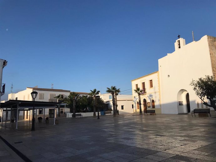 Archivo - Formentera inicia este sábado una desescalada "muy lenta", con reuniones sociales limitadas a seis personas.