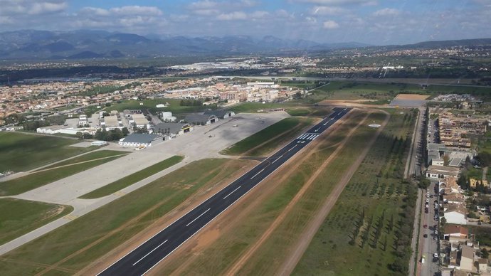 Archivo - Pista del aeropuerto de Son Bonet (imagen de archivo).