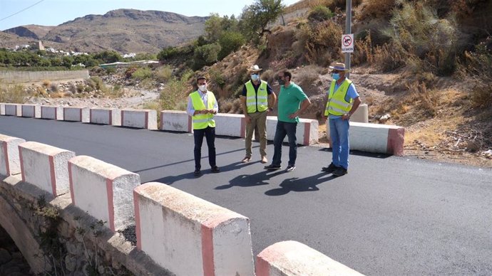 El diputado provincial de Fomento, Óscar Liria, visita unas obras