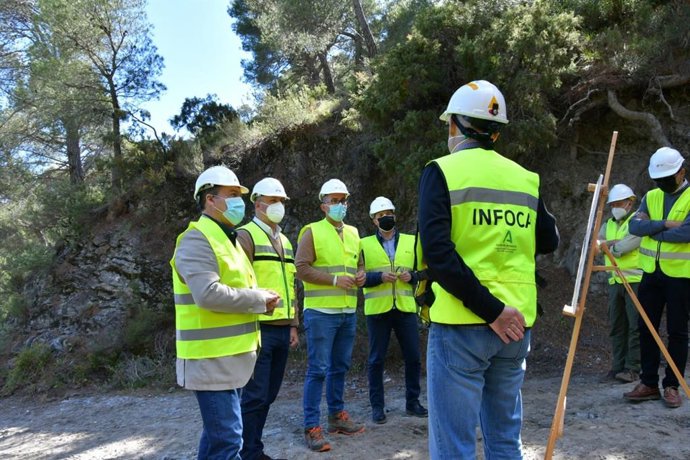 La Junta revisa las mejoras en caminos forestales de Los Guájares