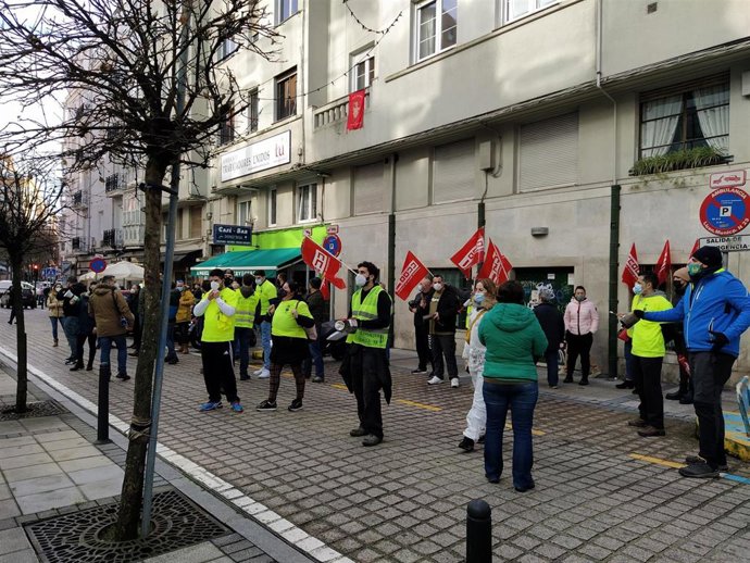 Archivo - Concentración de trabajadores de Ambuibérica