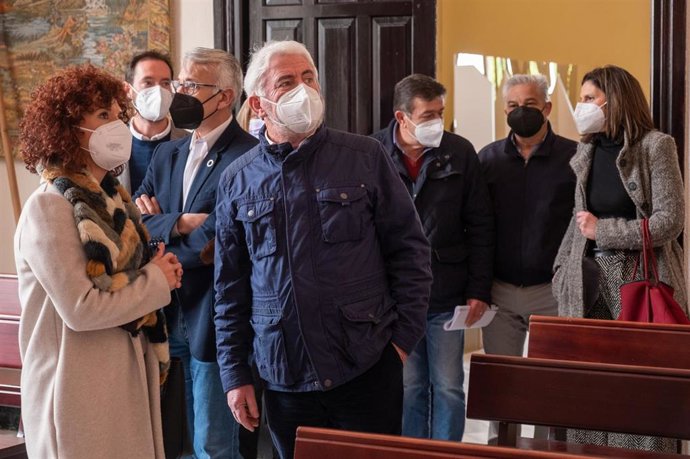 La presidenta de la Diputación, María Eugenia Limón, en su visita a la localidad de Manzanilla (Huelva), dentro del recorrido Pueblo a pueblo, realizado este jueves a la comarca del Condado onubense.