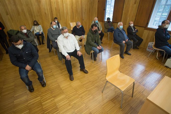 Acusados sentados en la Audiencia Provincial de Lugo durante la segunda sesión del juicio por la Operación Pokémon, en Lugo, Galicia, (España), a 25 de febrero de 2021. 