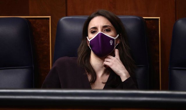 La ministra d'Igualtat, Irene Montero, en una sessió de control al Congrés dels Diputats. Madrid (Espanya), 24 de febrer del 2021.