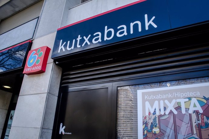 Archivo - Sucursal, banco Kutxabank
