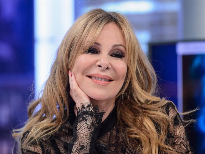 Archivo - Actress Ana Obregon attends 'El Hormiguero' TV Show at Vertice Studios on March 1, 2016 in Madrid, Spain.