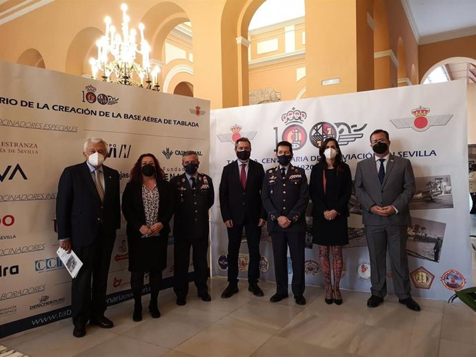 Presentación en el Salón Colón de los actos del centenario de la base aérea de Tablada