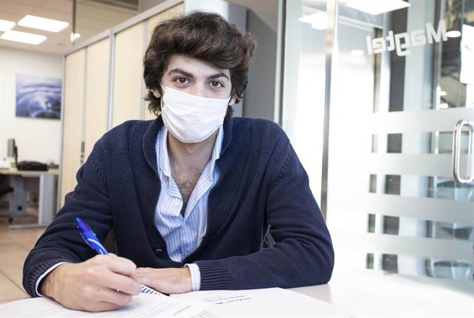 Uno de los becarios de la Fundación Magtel.