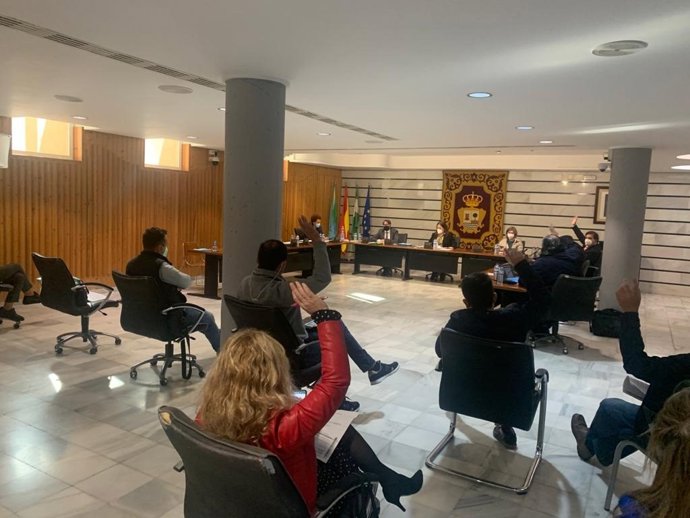 Imagen del pleno de febrero del Ayuntamiento de Punta Umbría (Huelva).