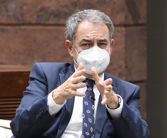 El expresidente del Gobierno, José Luis Rodríguez Zapatero, en una conferencia en el Parlamento de Canarias