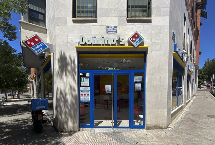 Archivo - Un establecimiento de Domino's Pizza en Madrid, a 17 de julio de 2020. La cadena de comida rápida registró un beneficio neto de 118,7 millones de dólares (103,9 millones de euros) en su segundo trimestre fiscal, finalizado a mediados de junio,